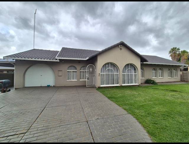 4 BEDROOM HOUSE FOR SALE IN BRACKENHURST